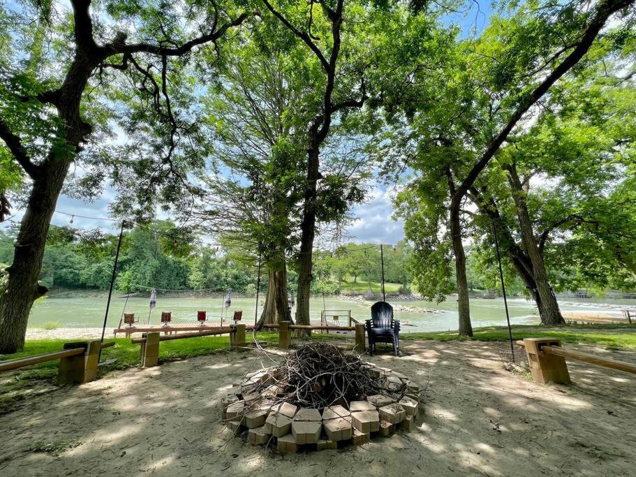 The River Haven - Sleeps 32 - On Guadalupe River سيغوين المظهر الخارجي الصورة