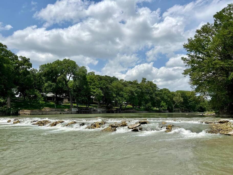 The River Haven - Sleeps 32 - On Guadalupe River سيغوين المظهر الخارجي الصورة