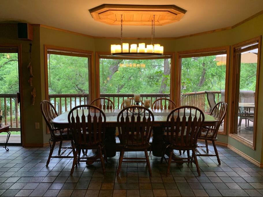 The River Haven - Sleeps 32 - On Guadalupe River سيغوين المظهر الخارجي الصورة