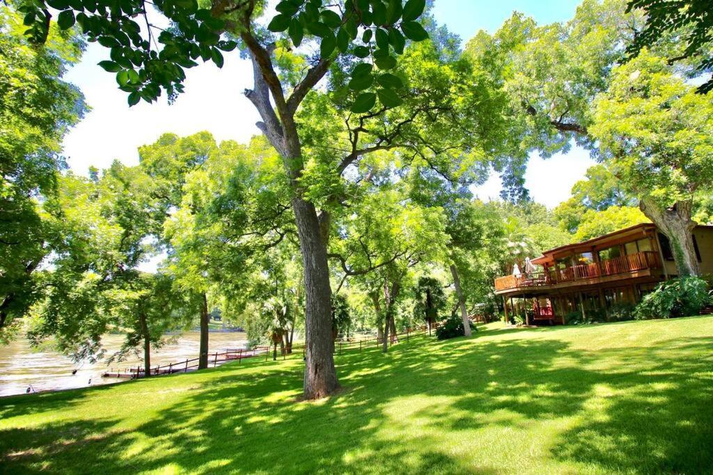 The River Haven - Sleeps 32 - On Guadalupe River سيغوين المظهر الخارجي الصورة