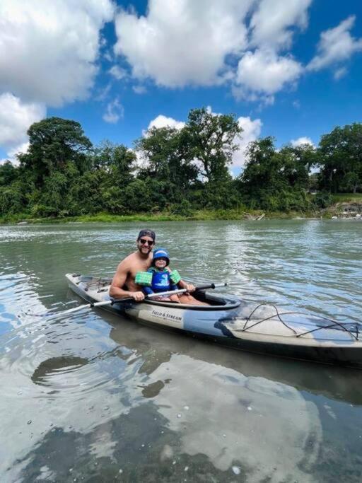 The River Haven - Sleeps 32 - On Guadalupe River سيغوين المظهر الخارجي الصورة