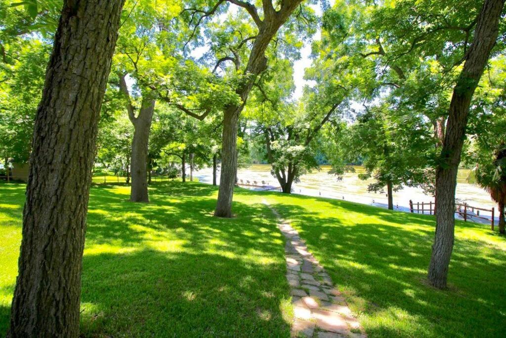The River Haven - Sleeps 32 - On Guadalupe River سيغوين المظهر الخارجي الصورة
