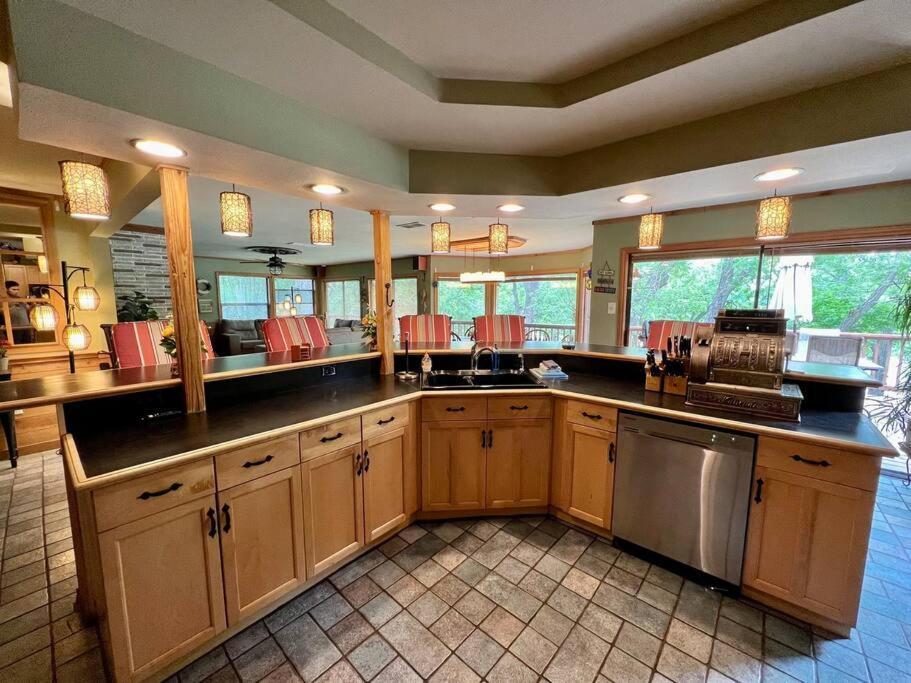 The River Haven - Sleeps 32 - On Guadalupe River سيغوين المظهر الخارجي الصورة