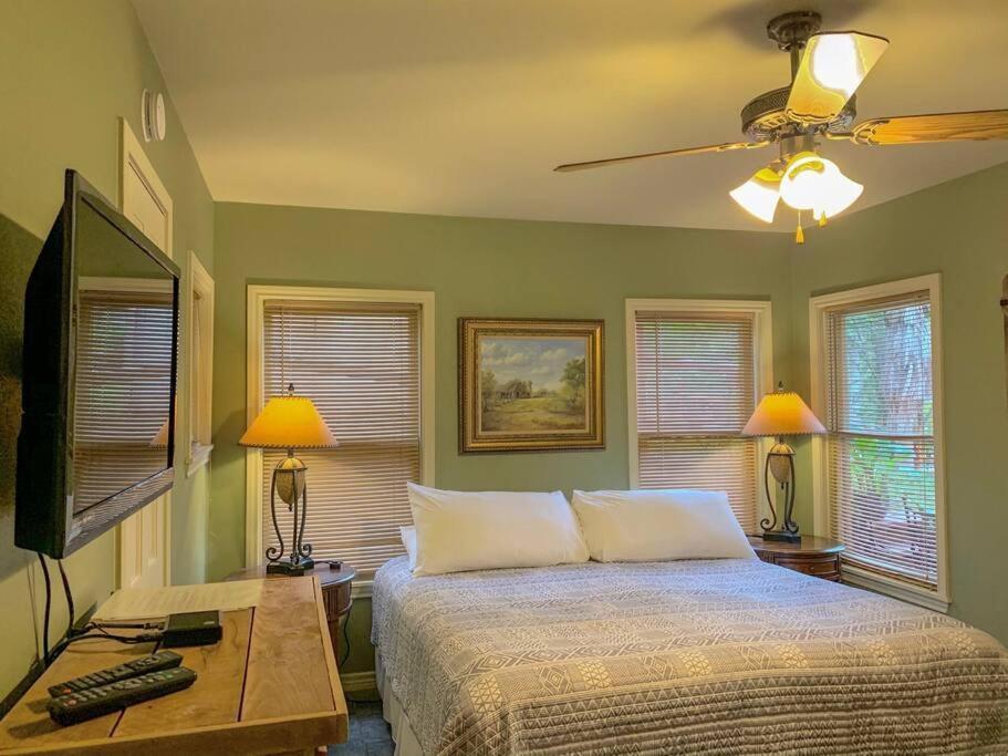 The River Haven - Sleeps 32 - On Guadalupe River سيغوين المظهر الخارجي الصورة