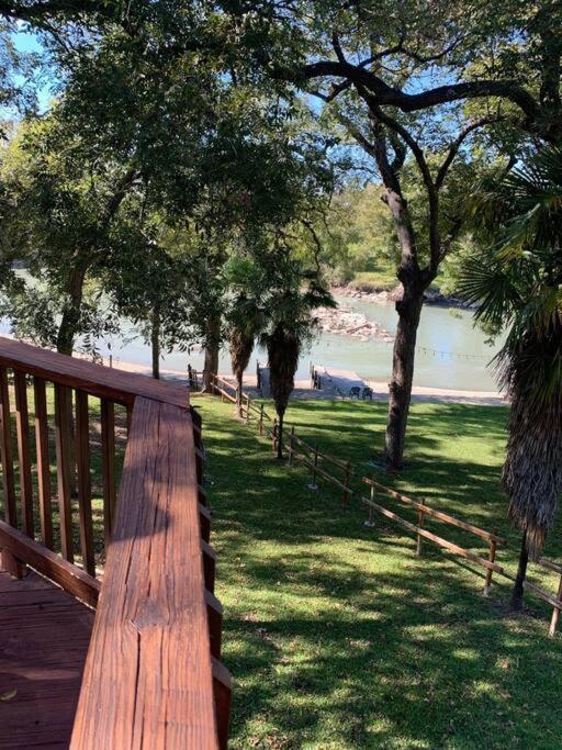 The River Haven - Sleeps 32 - On Guadalupe River سيغوين المظهر الخارجي الصورة